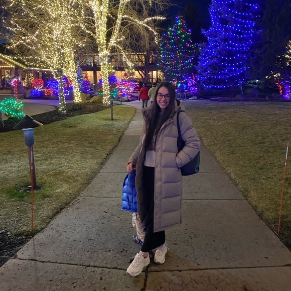 Meet your Posher, Abigail - Picture 1 of 6